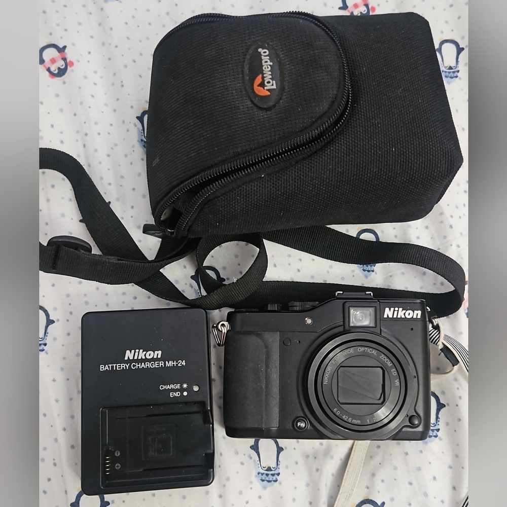 Nikon Coolpix P7000 10.1MP Compact Digital Camera (working)
